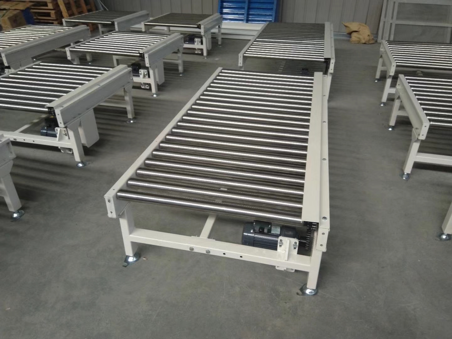 滾筒輸送機，青島樂途行工業(yè)設(shè)備有限公司